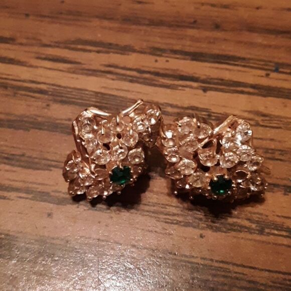 GOLD PLATED EMERALD & CUBIC ZIRCONIA CLUSTER EARRINGS - Picture 1 of 2